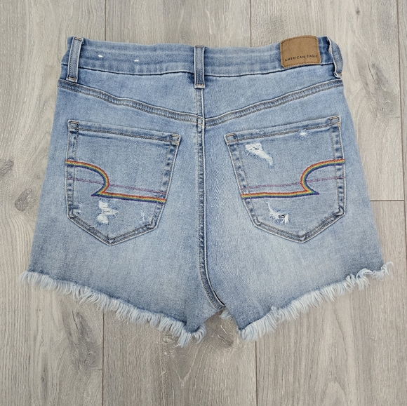 AMERICAN EAGLE Raw Hem Distressed Curvy Hi-Rise Shortie Size 4 - Picture 2 of 7
